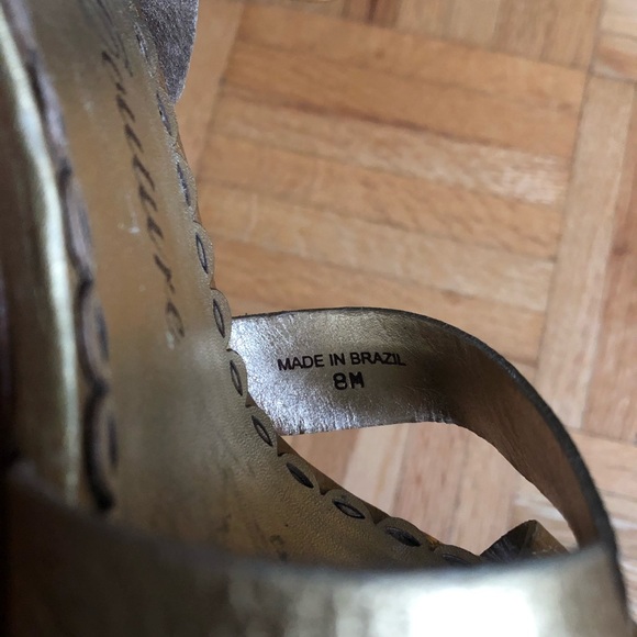 Gently worn gold pumps - Picture 8 of 8